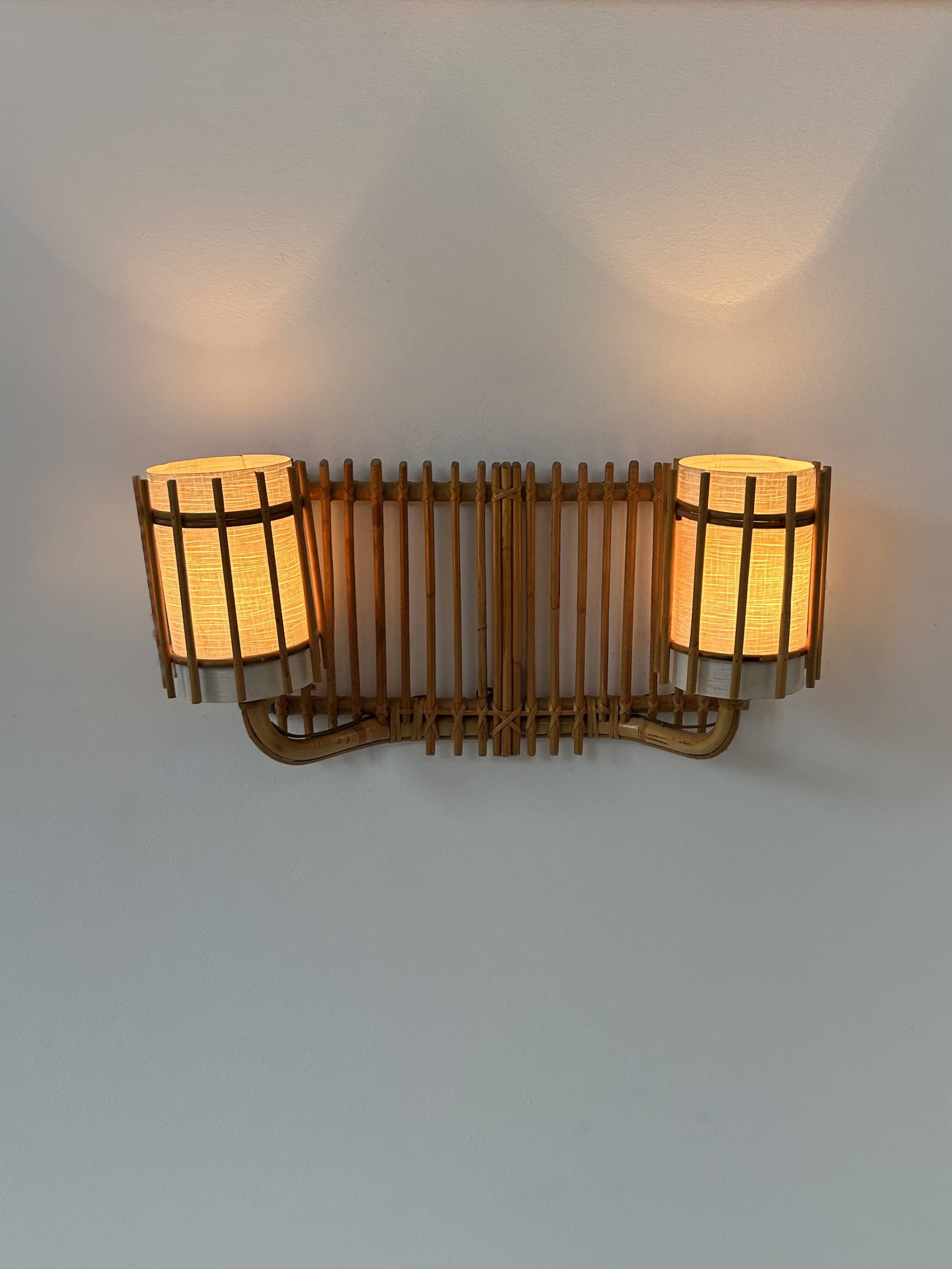 Double vintage wall light in rattan, France, 1950.