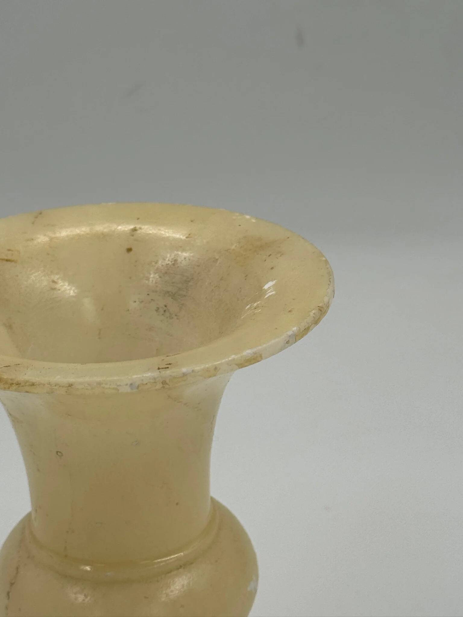 Vase vintage en albâtre