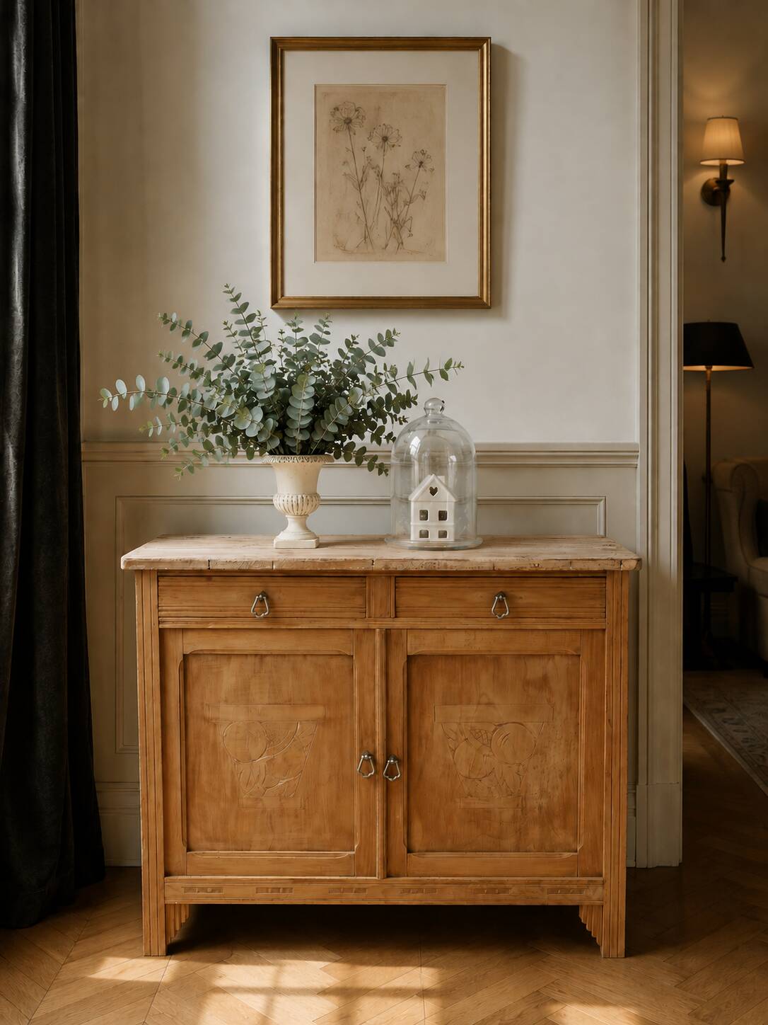 Buffet Art Déco en bois naturel, charme authentique.