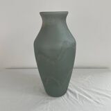 Grand vase en verre, Trait d'Union, teintes gris vert, décor de vase sablée, élégant et chic