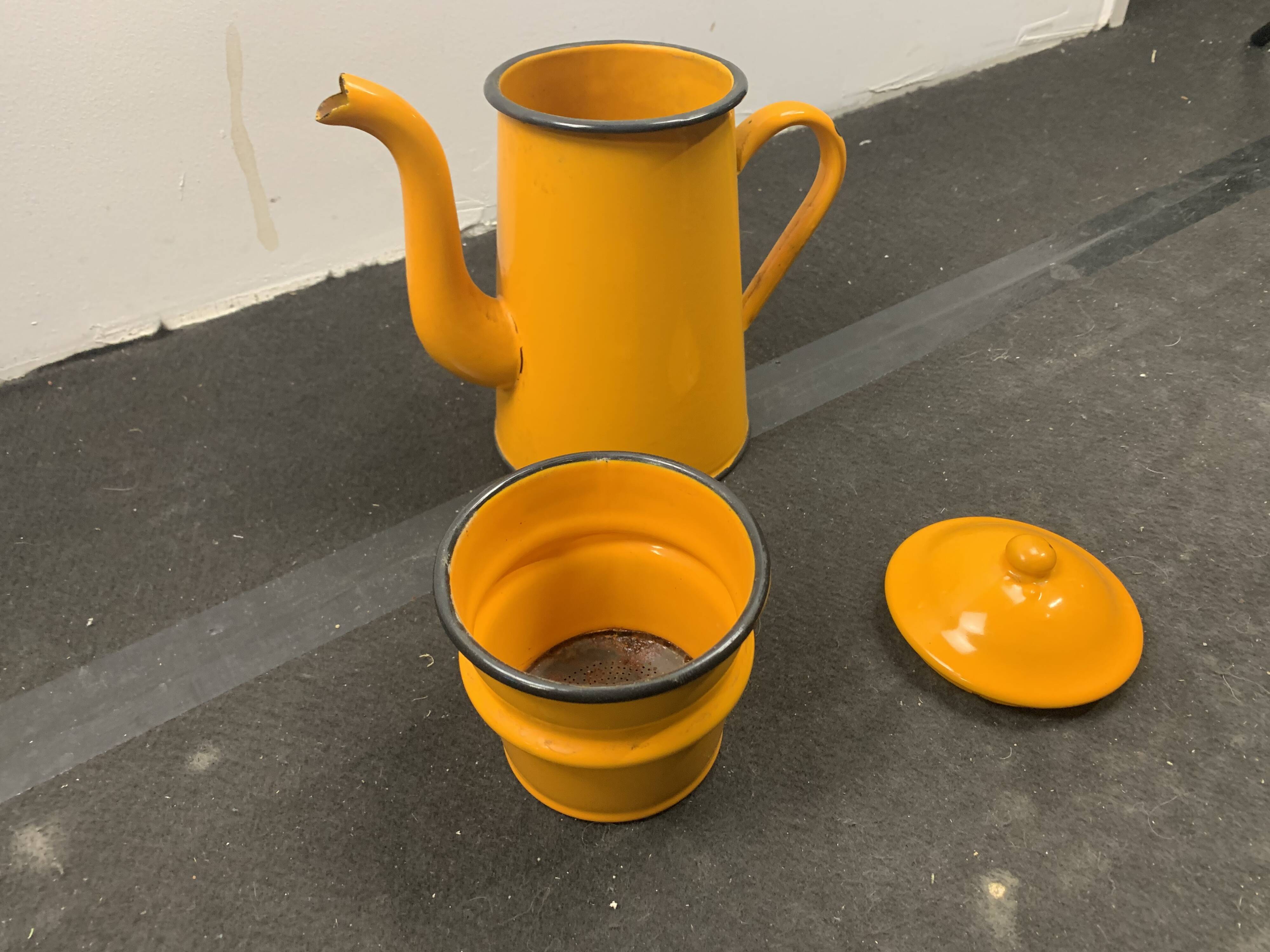 Enamelled coffee maker