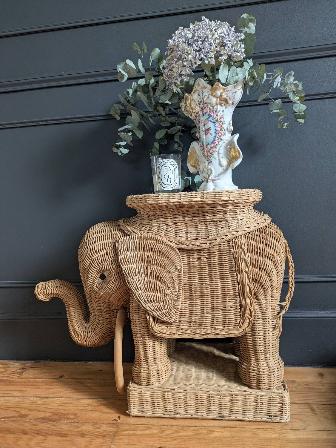 Willow elephant table