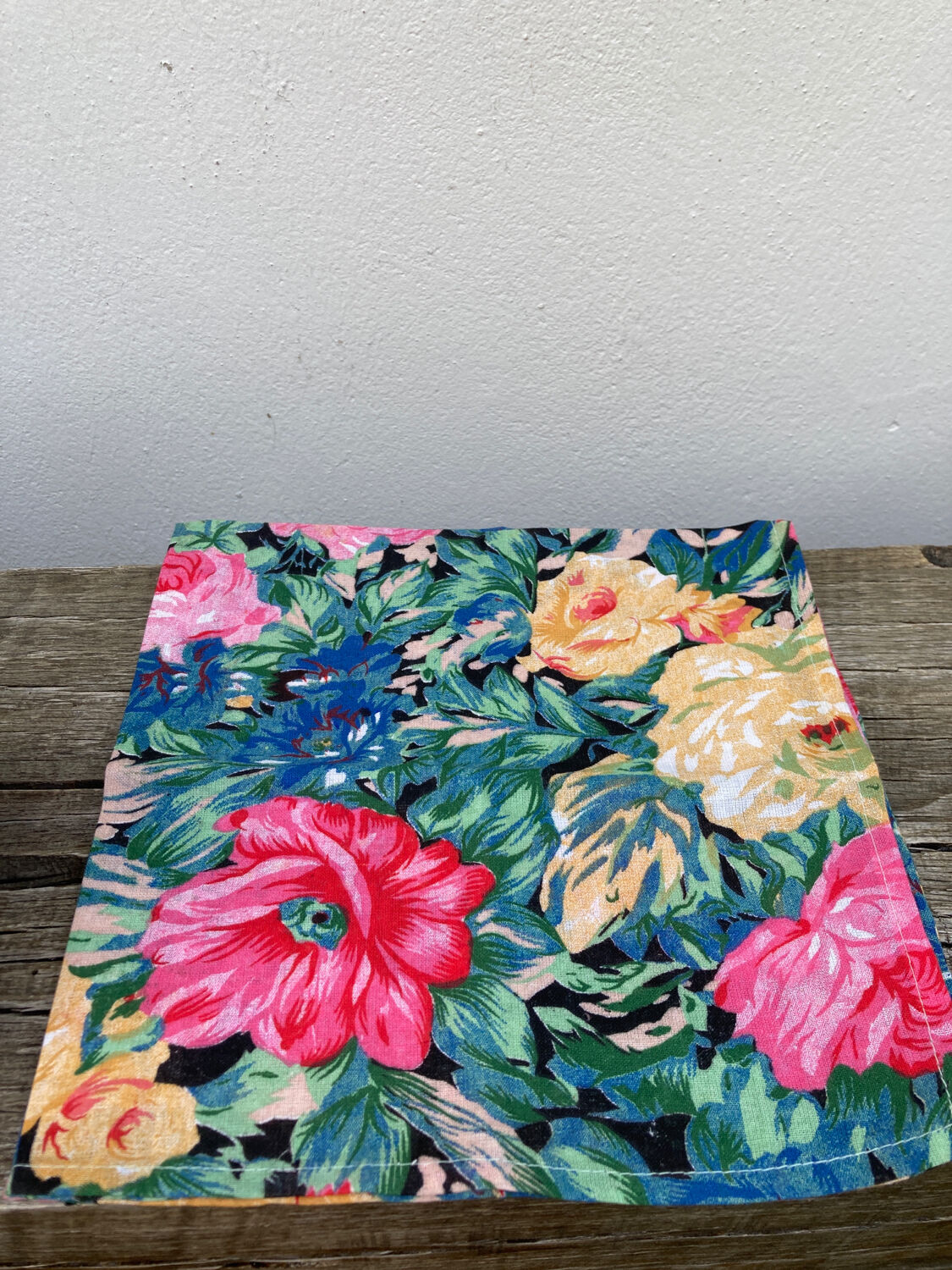 12 napkins table fabric with flowers vintage 1970
