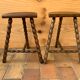 Paire de tabourets tripodes
