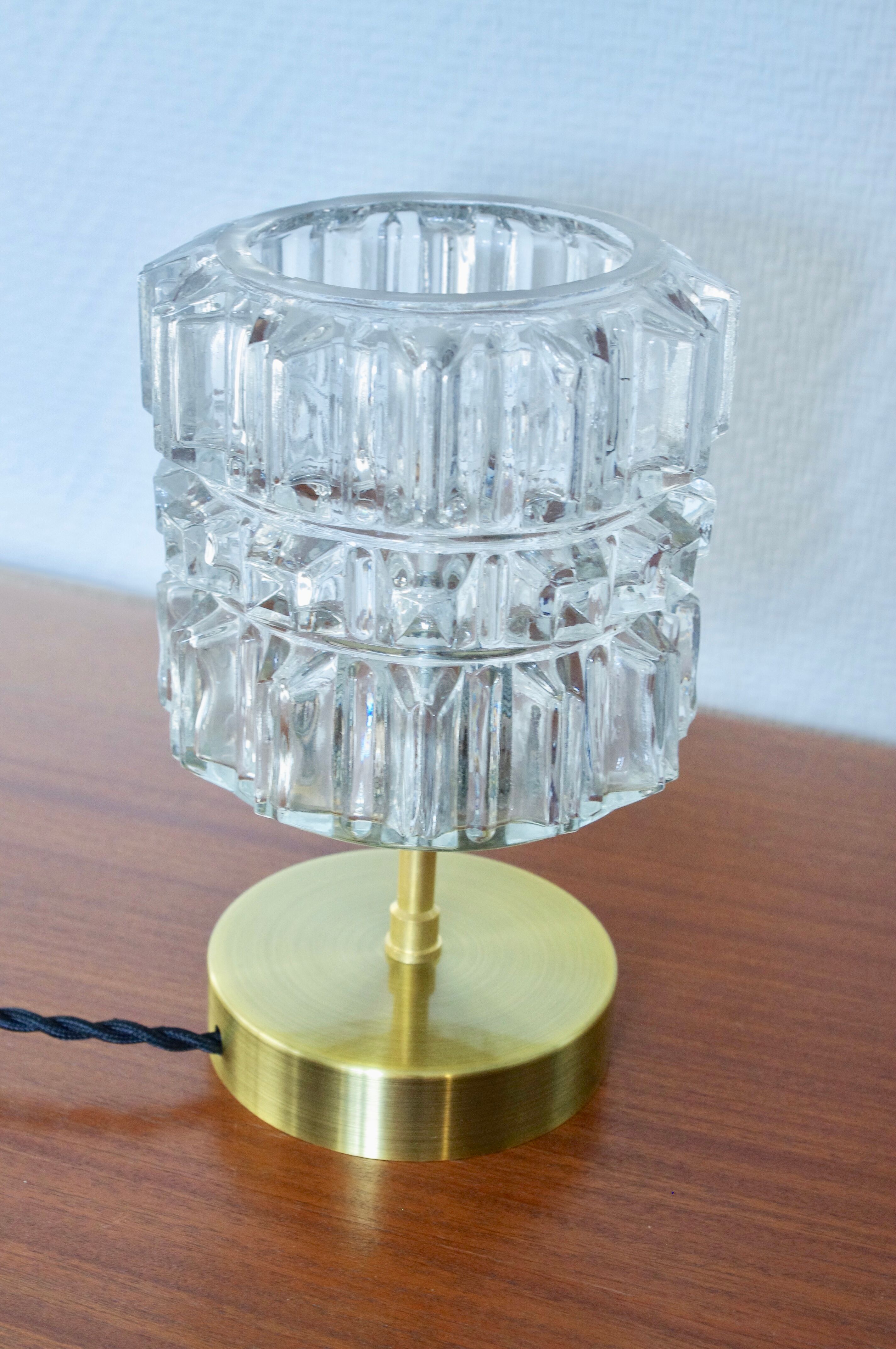 Lampe en verre ciselé