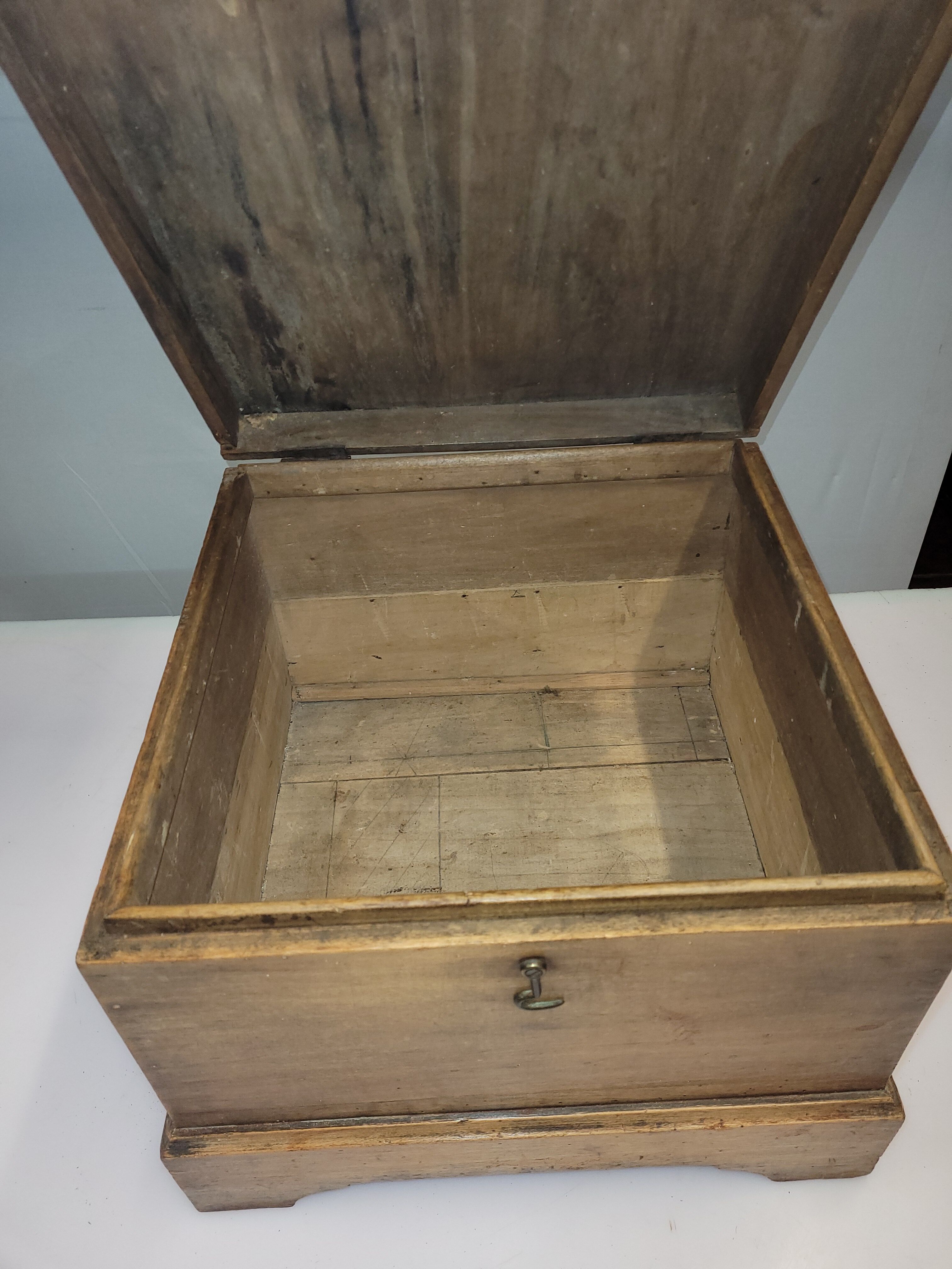 Coffre en bois