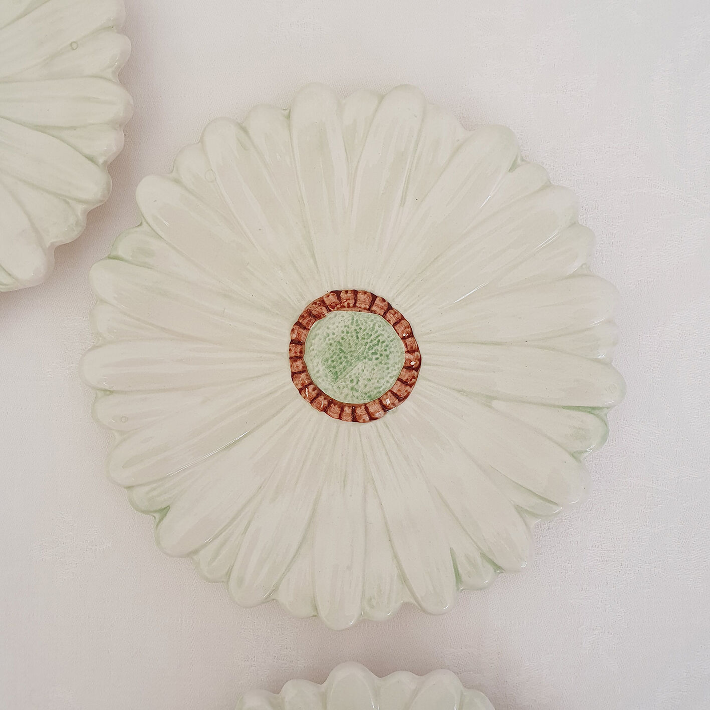 Set of 6 plates in slip "daisy"