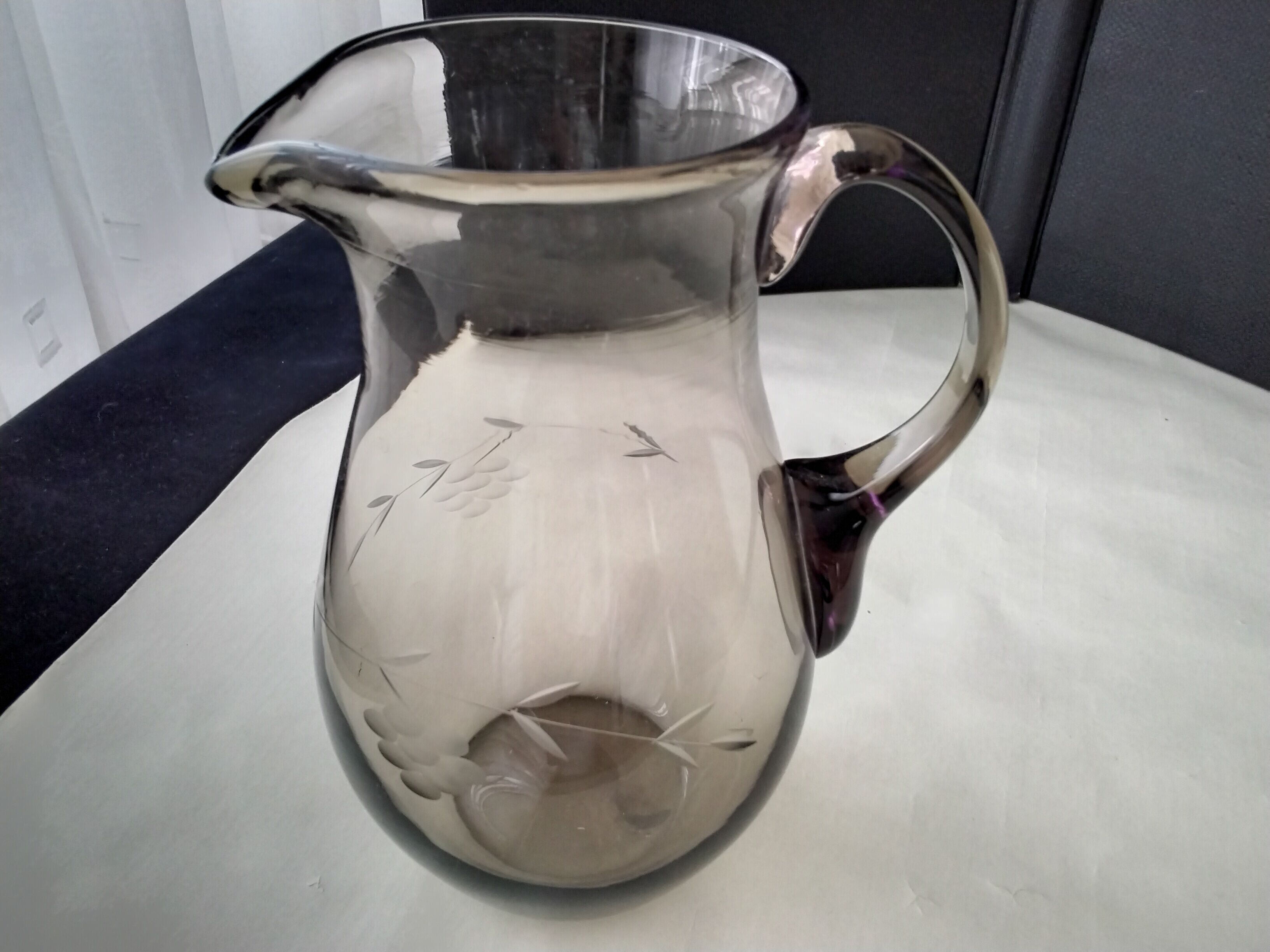Vintage blown glass water decanter 1.4 L