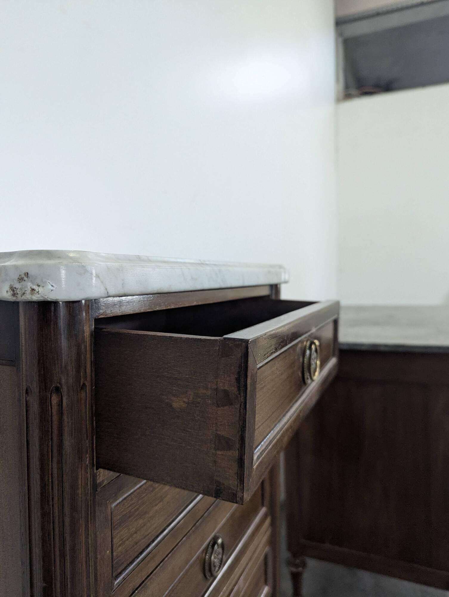 Louis XVI style chest of drawers in mahogany and Carrara marble
