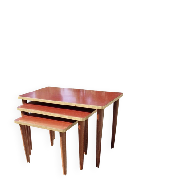 Tables gigognes