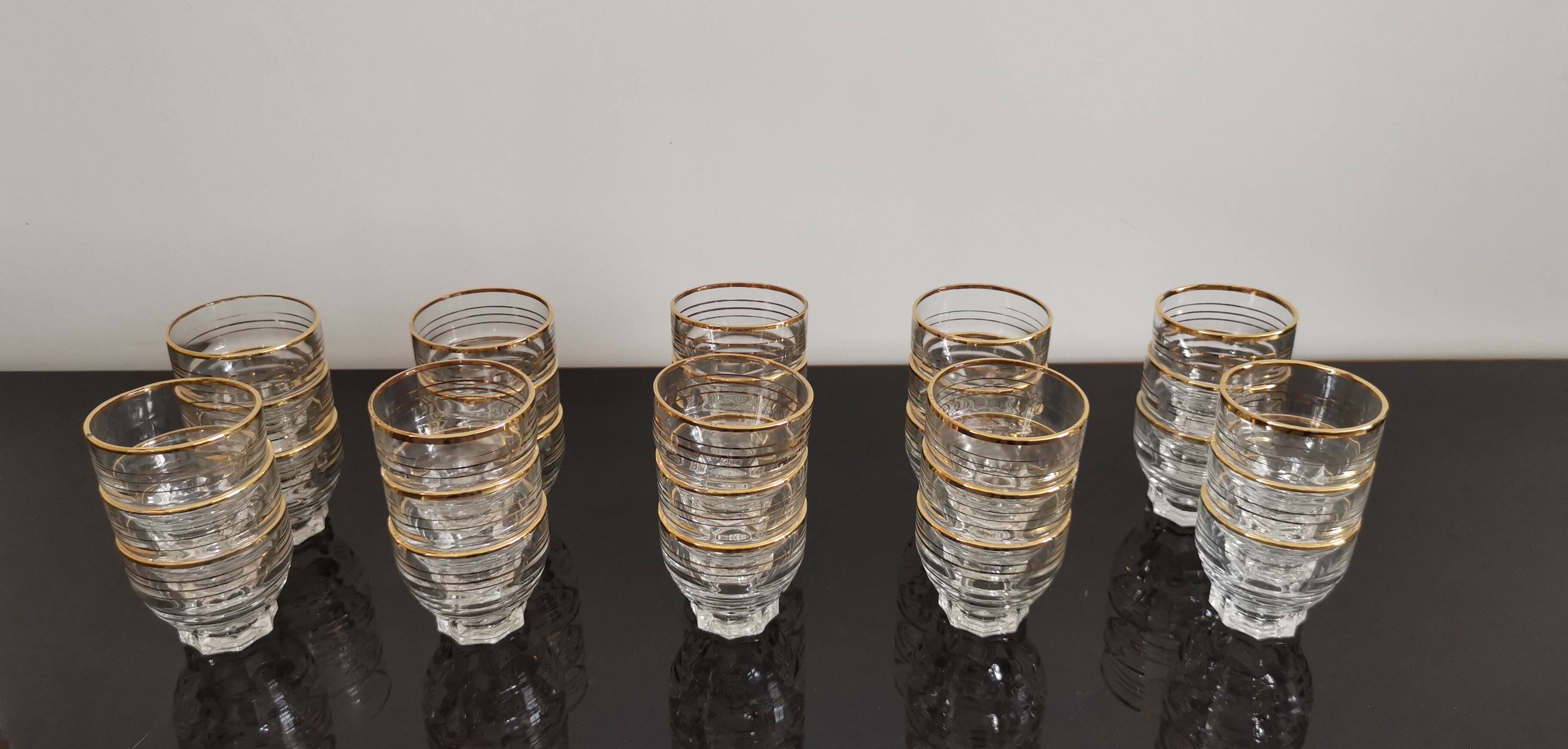 6 transparent glass cups with gold edging