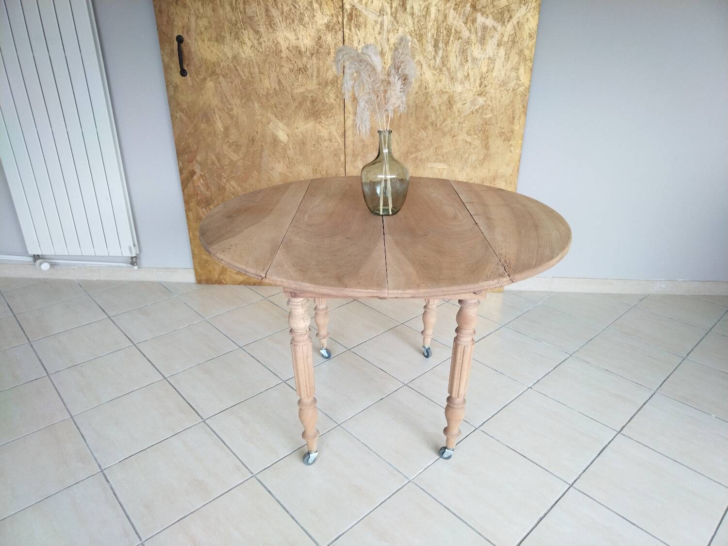 Round walnut shutter table