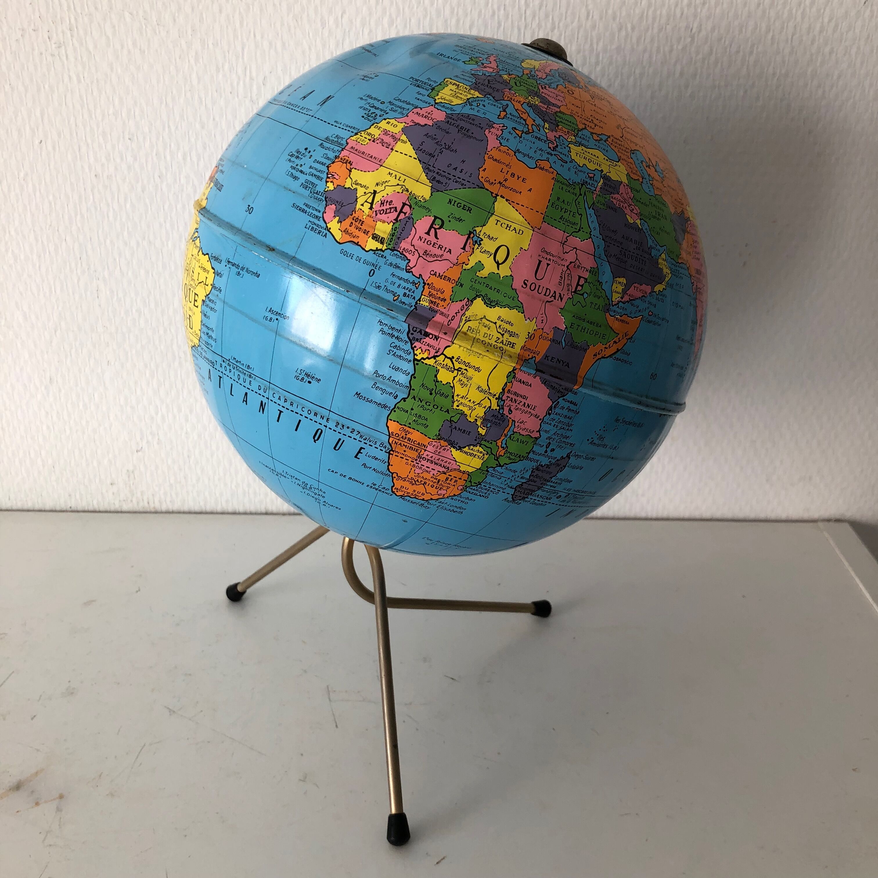 Globe Taride tripod 29cm vintage 1960