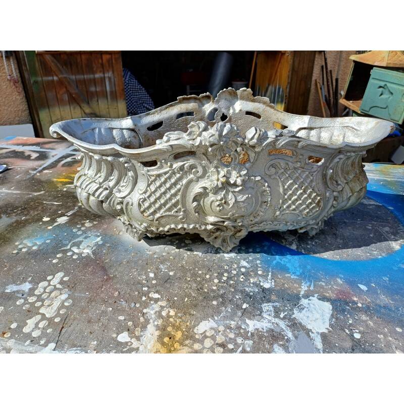 Pair of cast iron planters from 1900 from Charleville-Mézières, rocaille style