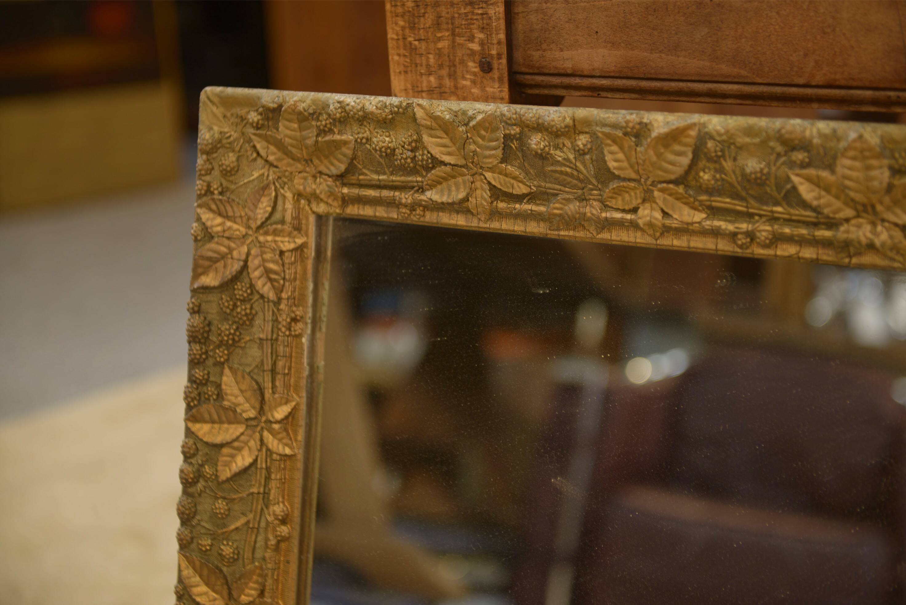19th-century mirror in wood and stucco with floral decoration.