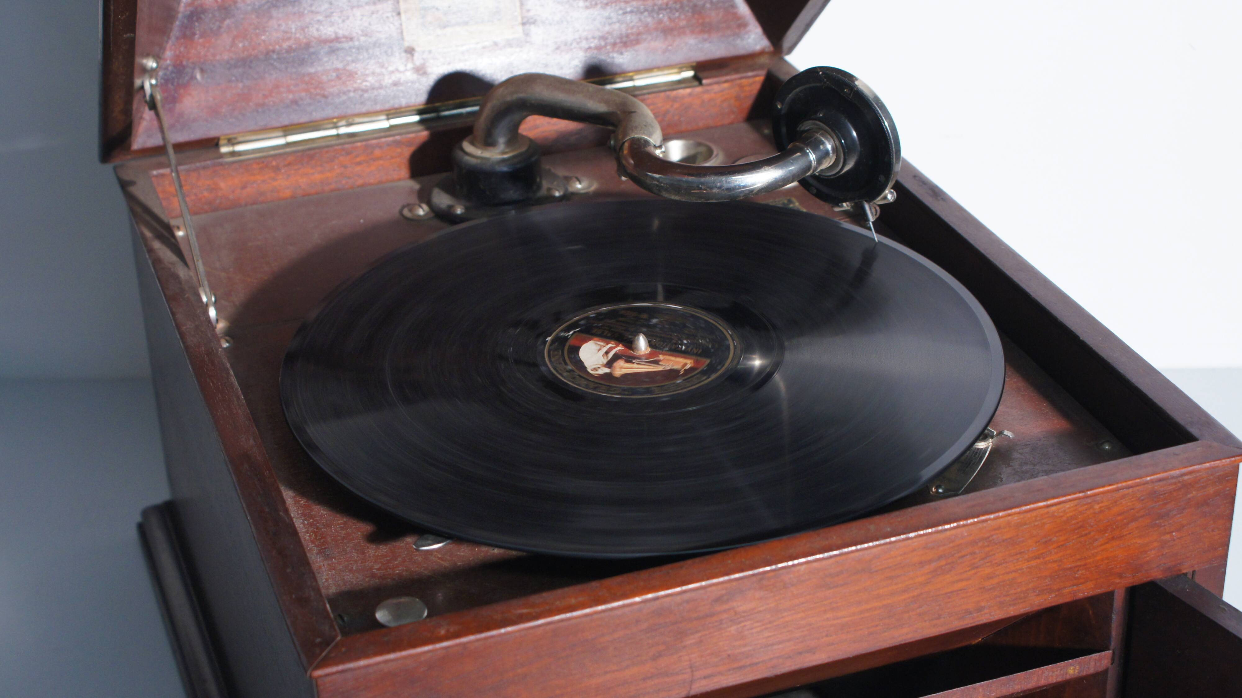Gramophone turns model 103 old 1926