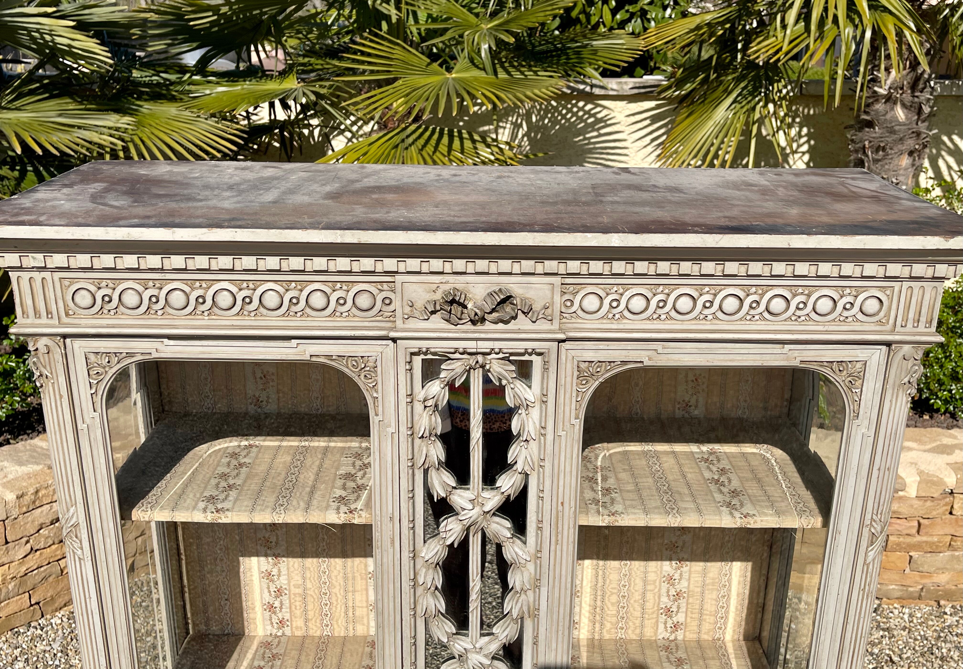 Laquered showcase Carved