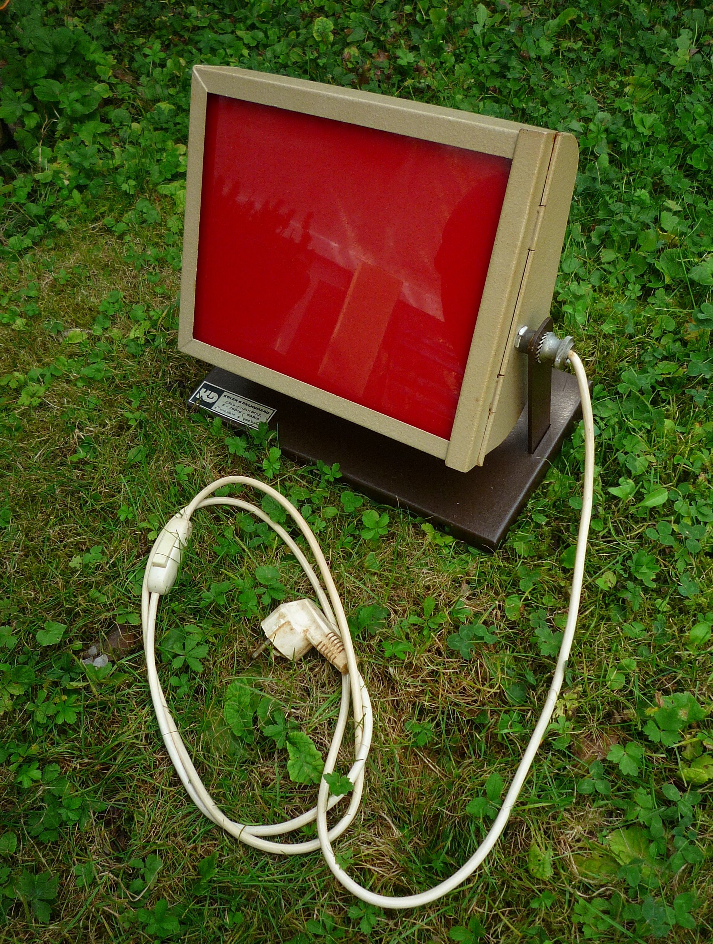 Square red lamp to install, industrial style