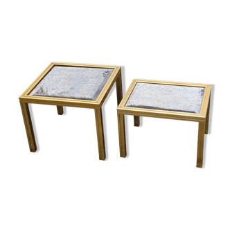 Set de 2 tables gigognes des années 70 en métal doré et miroir églomisé