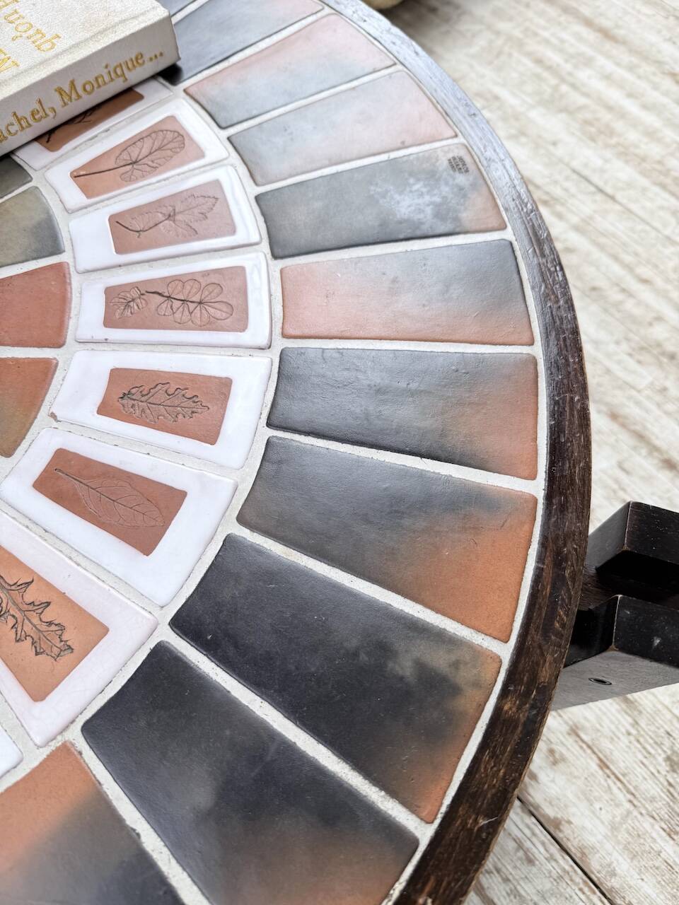 Round coffee table Roger Capron herbarium terracotta