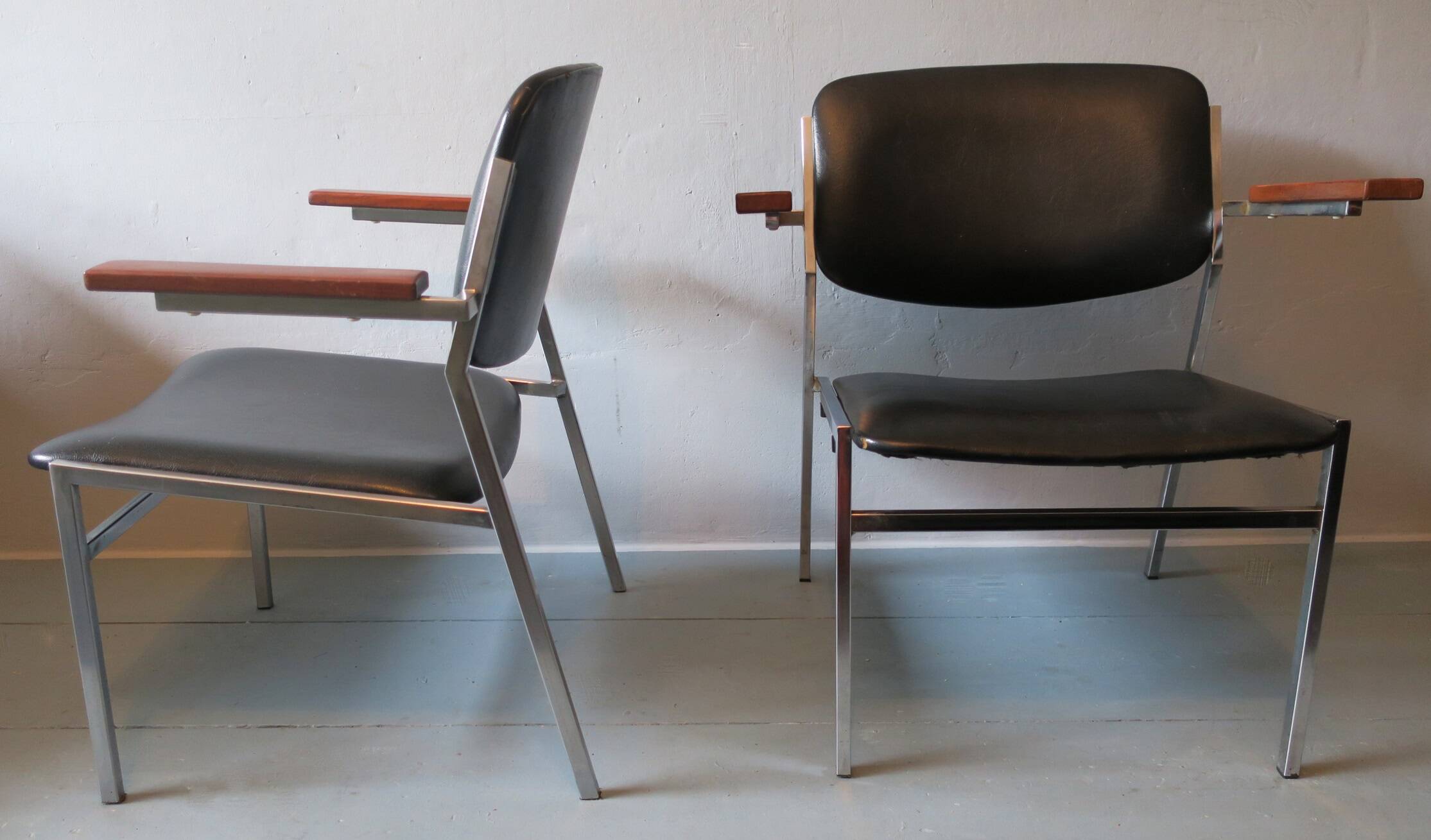 Pair of Gijs van der Sluis model 57 armchairs, Netherlands 1960s