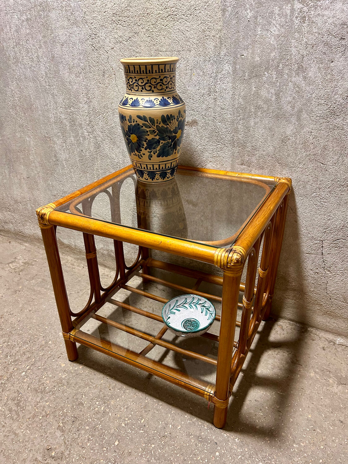 Table basse en rotin vintage