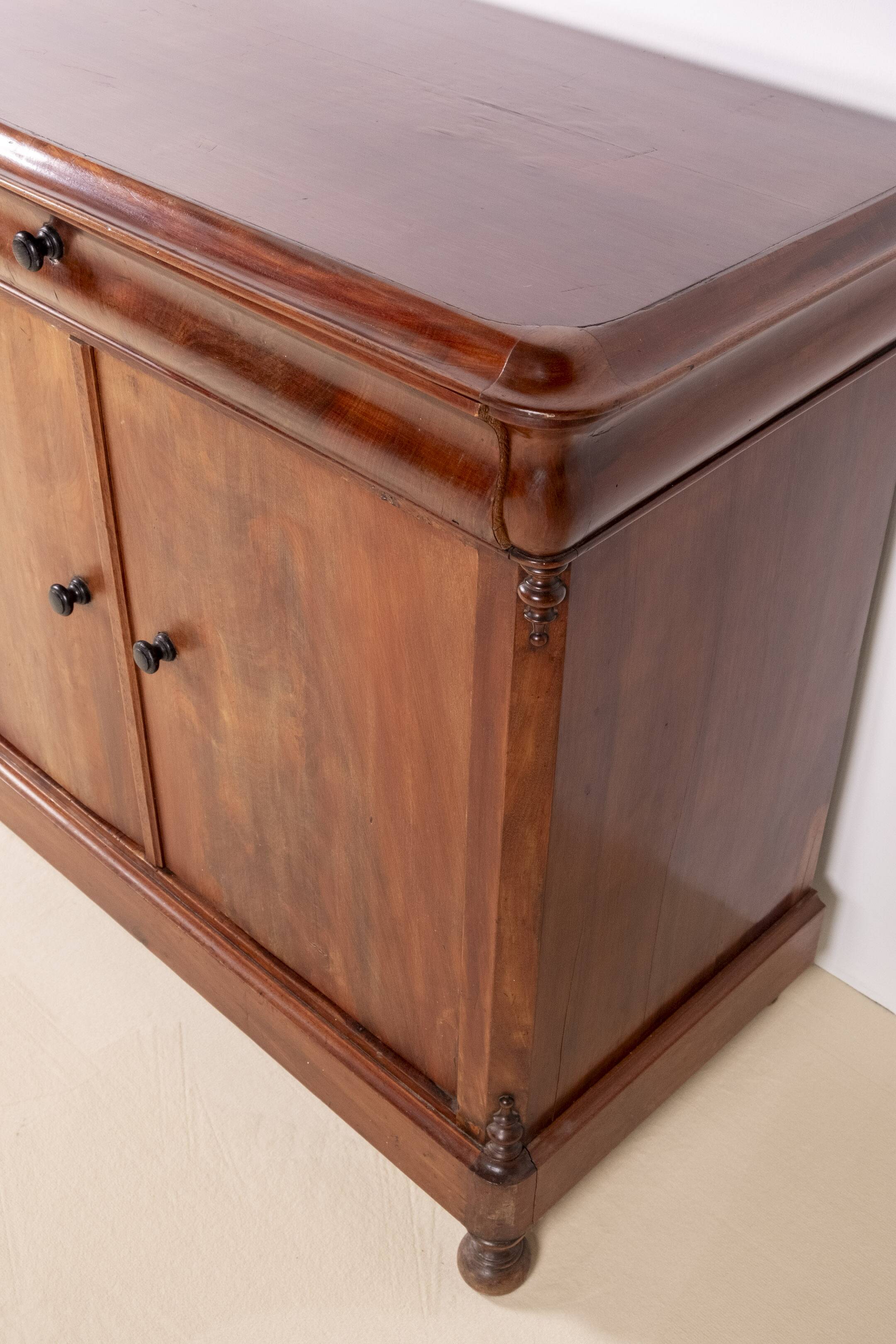 Cabinet Louis Philippe en acajou fabriqué en Belgique