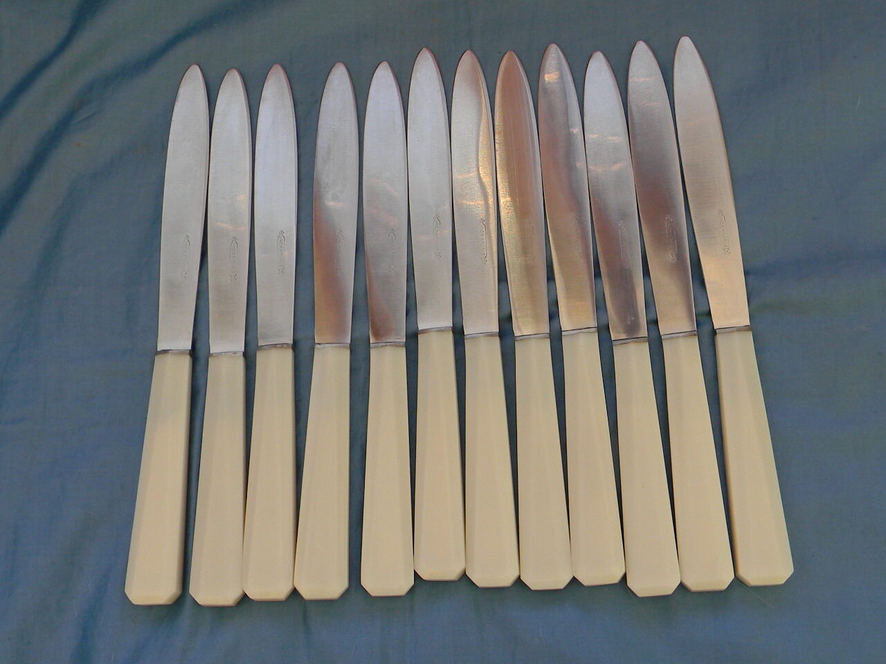 Lot de 12 couteaux vintage lame inox