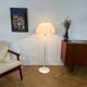 Lampe vintage blanche pied tulipe par Knud Christensen