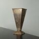 Vase pyramidal vintage en métal argenté des années 1980