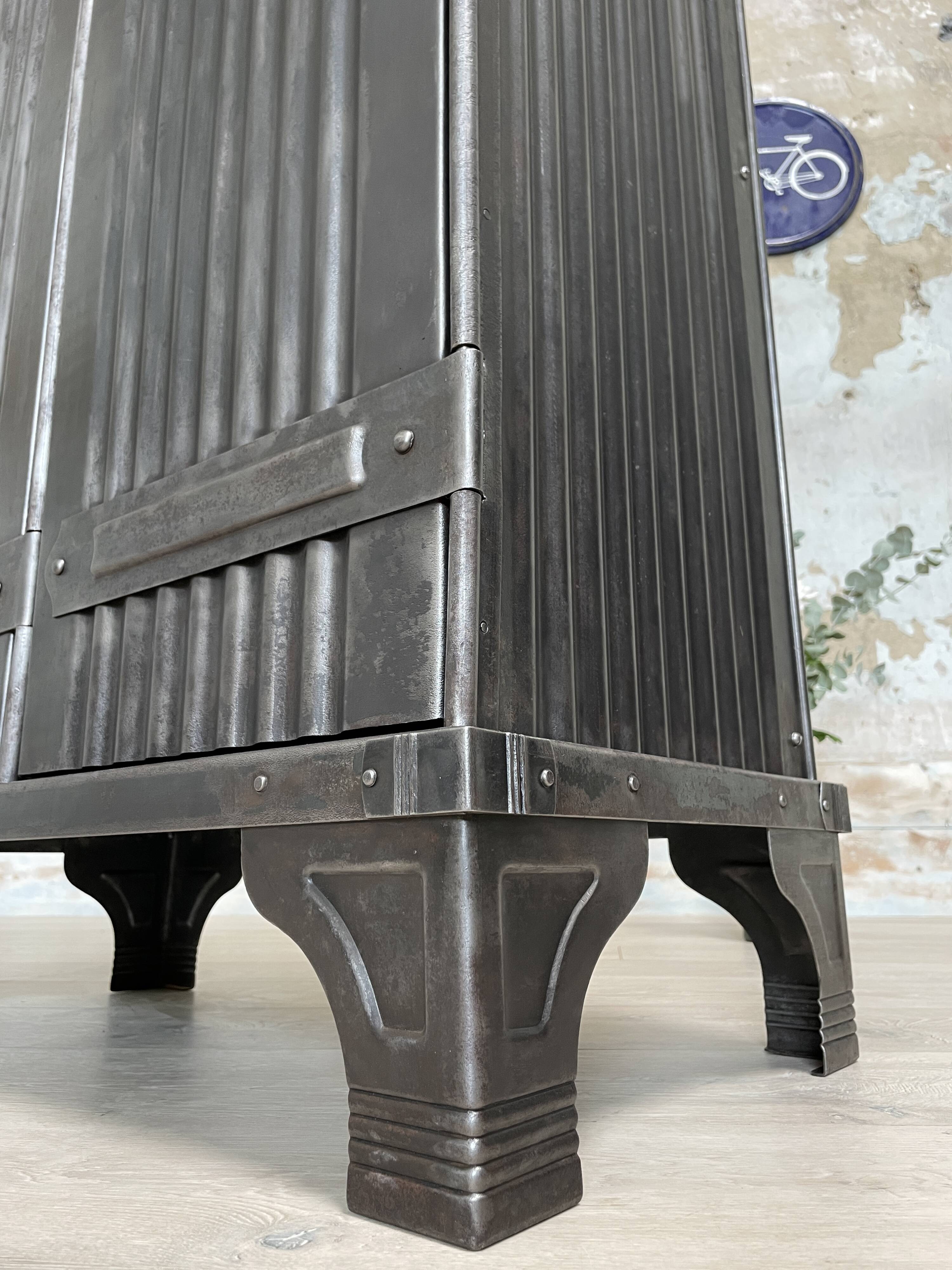 Strafor double-door corrugated iron cloakroom, circa 1920.