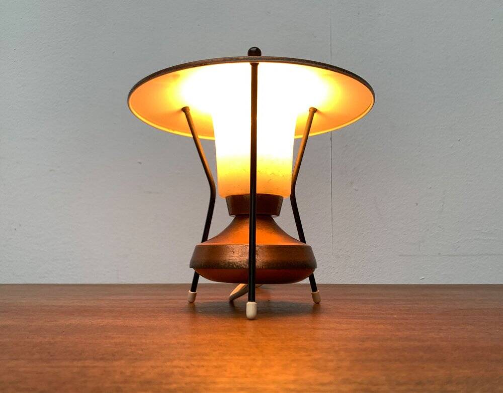 Small tripod table lamp in copper, 1950s.
