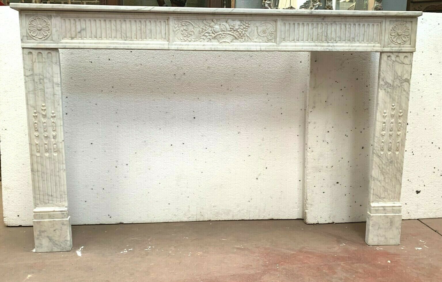 Louis XVI fireplace in 19th century white Carrara marble