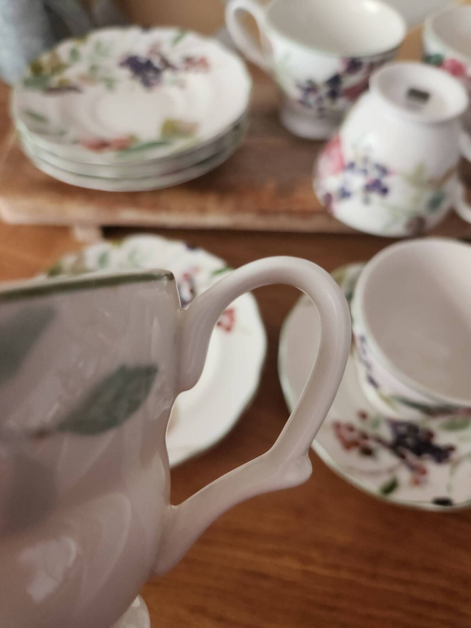 Set of fine porcelain tea cups & saucers 222 FIFTH "Wild Flower"