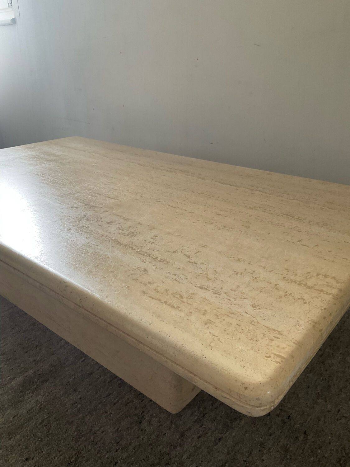 Table basse en travertin des années 70