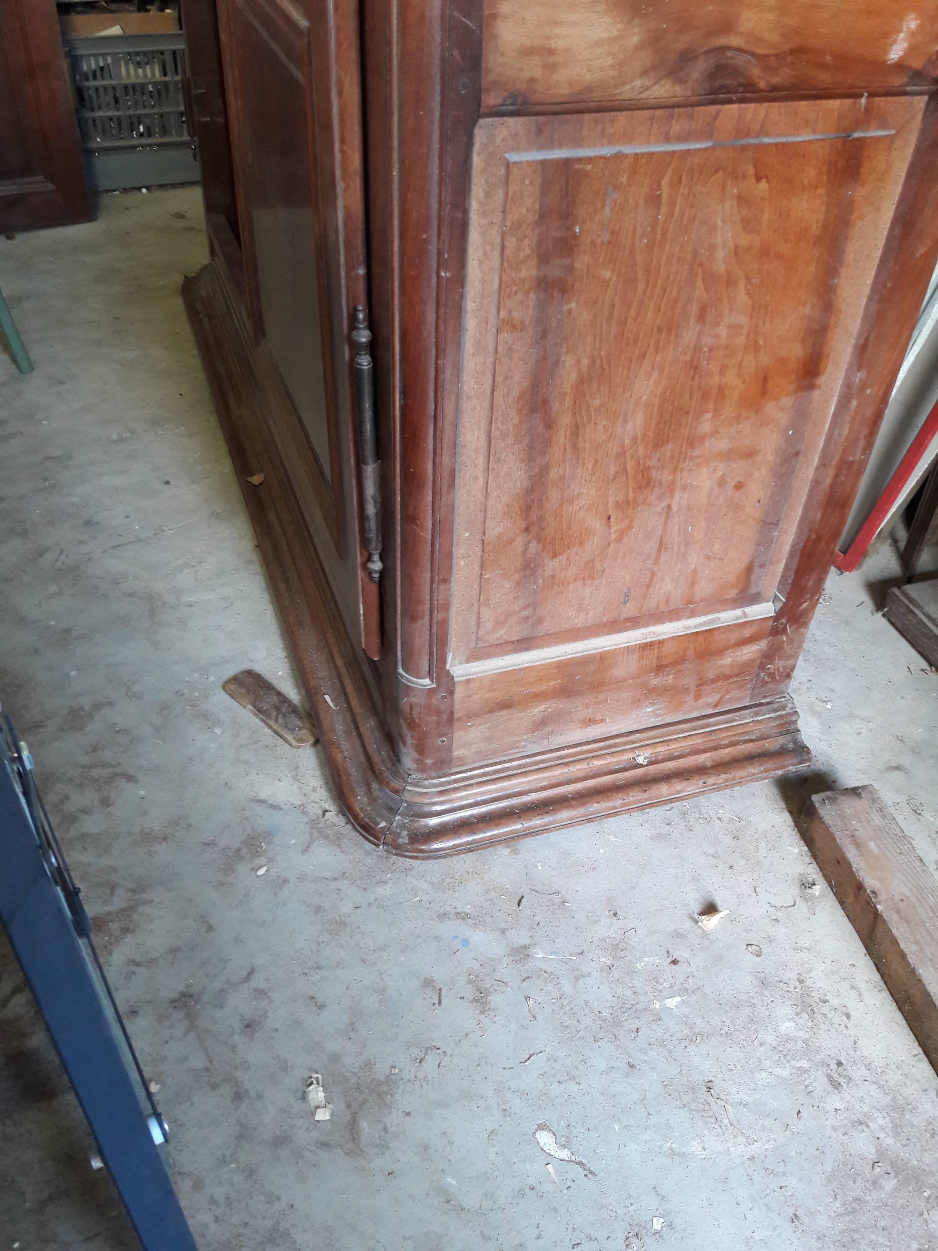 Walnut cabinet 18th