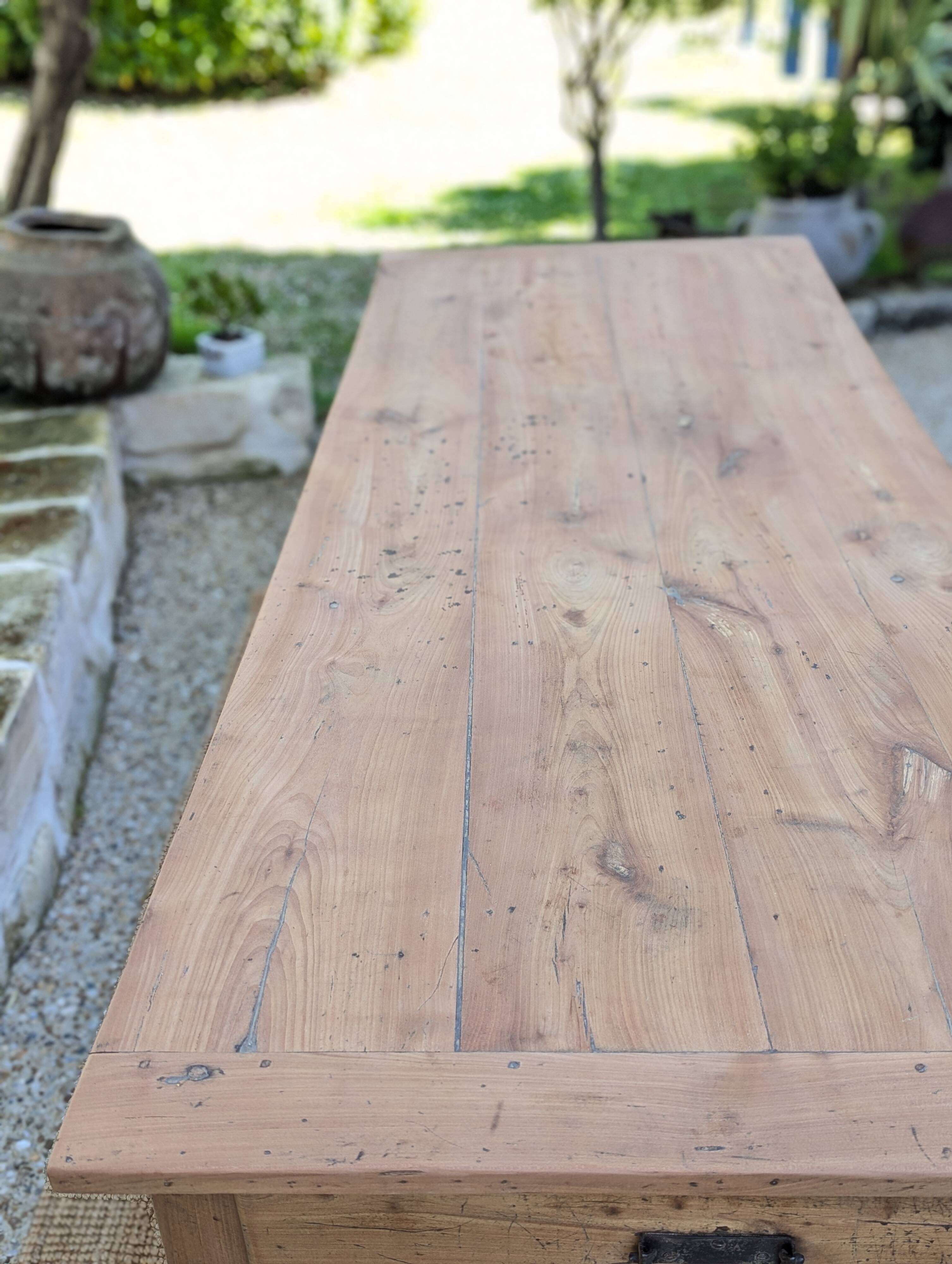 Farm table