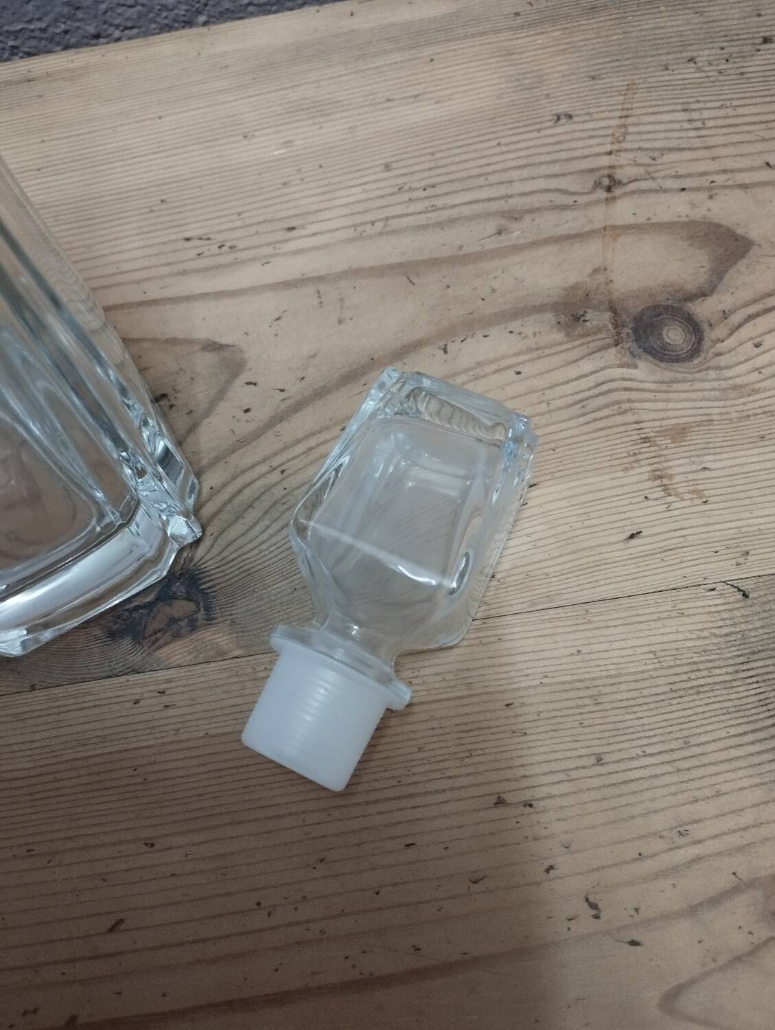 Glass carafe