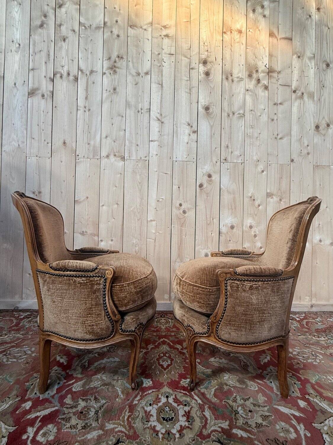 Paire de bergères style Louis XV en velours marron