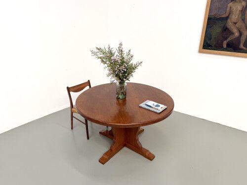 Brutalist round table in solid oak, 1960s.
