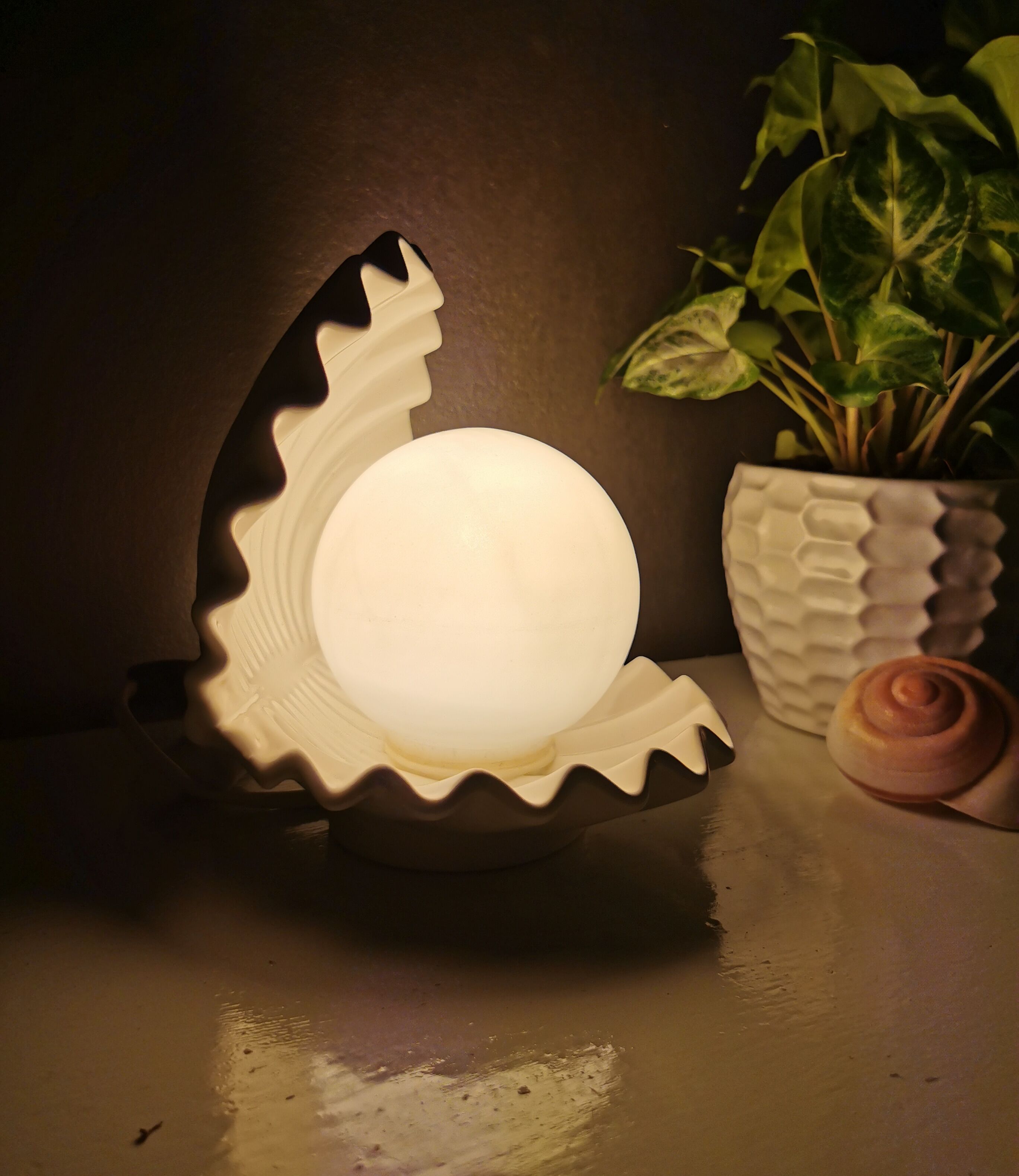 Huître de lampe de table en céramique de cru avec la perle, années quatre-vingt