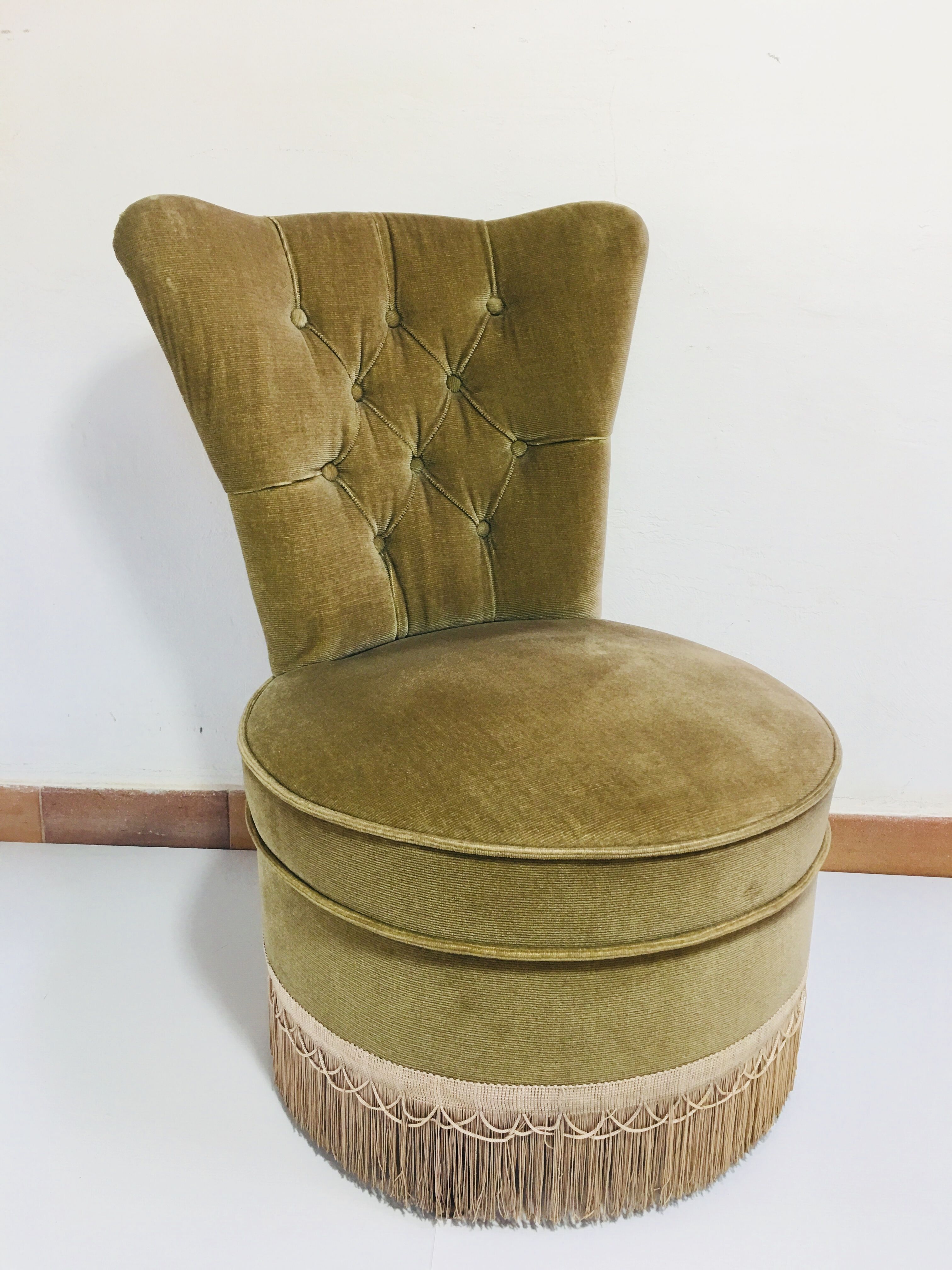 Fauteuil crapaud vintage à frange