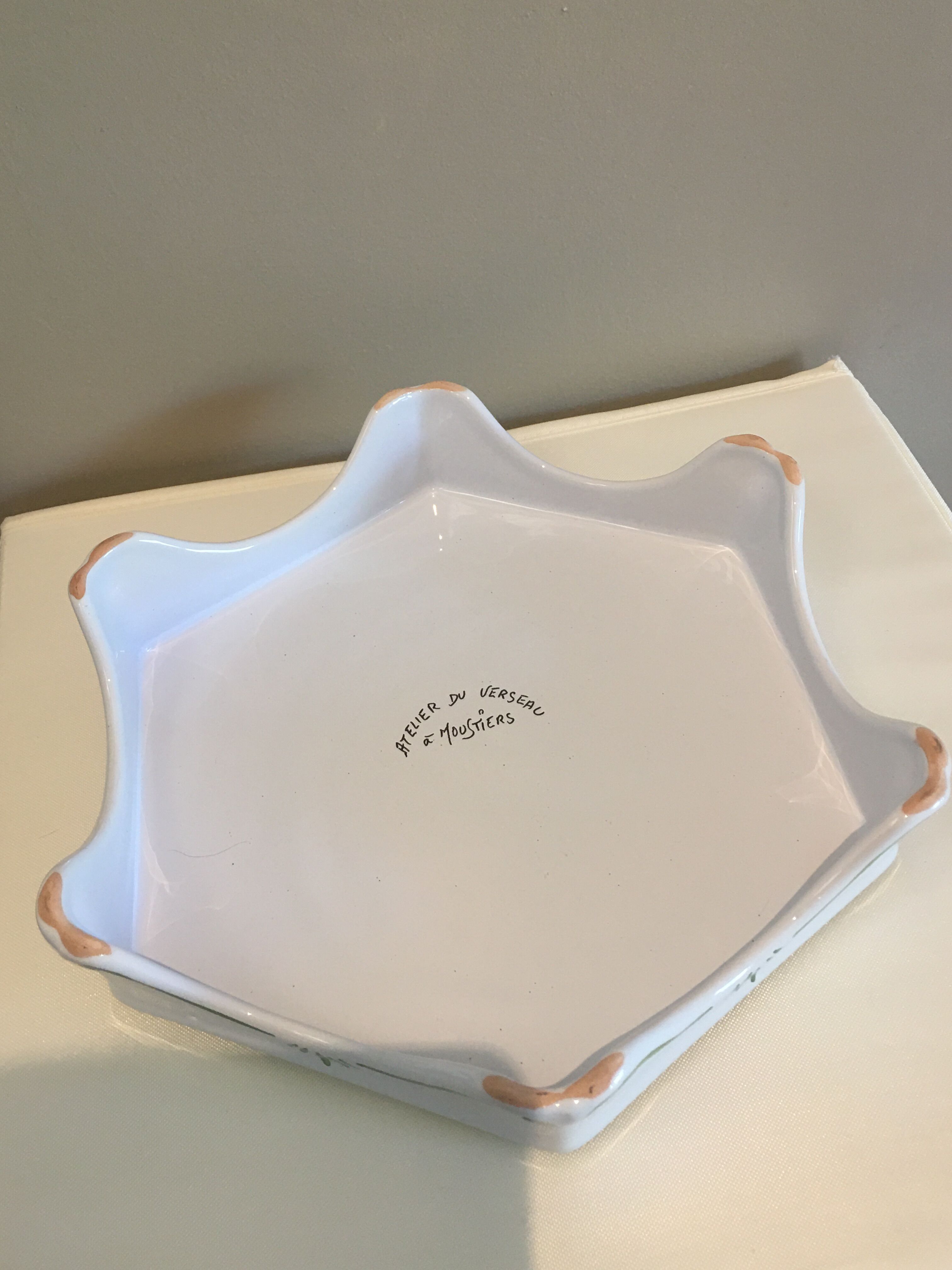 Moustiers underside of the dish