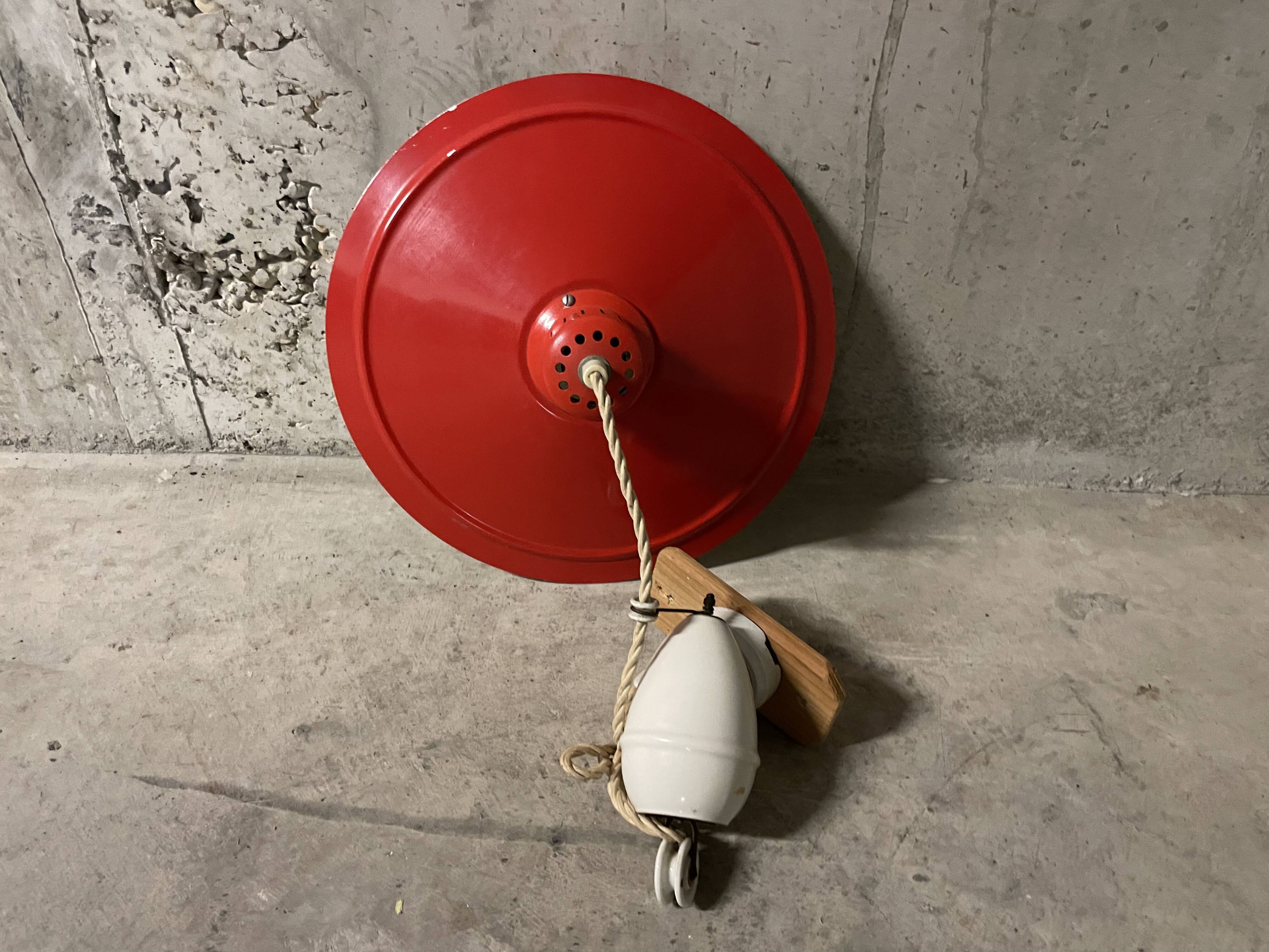 Suspension rises and falls 60s