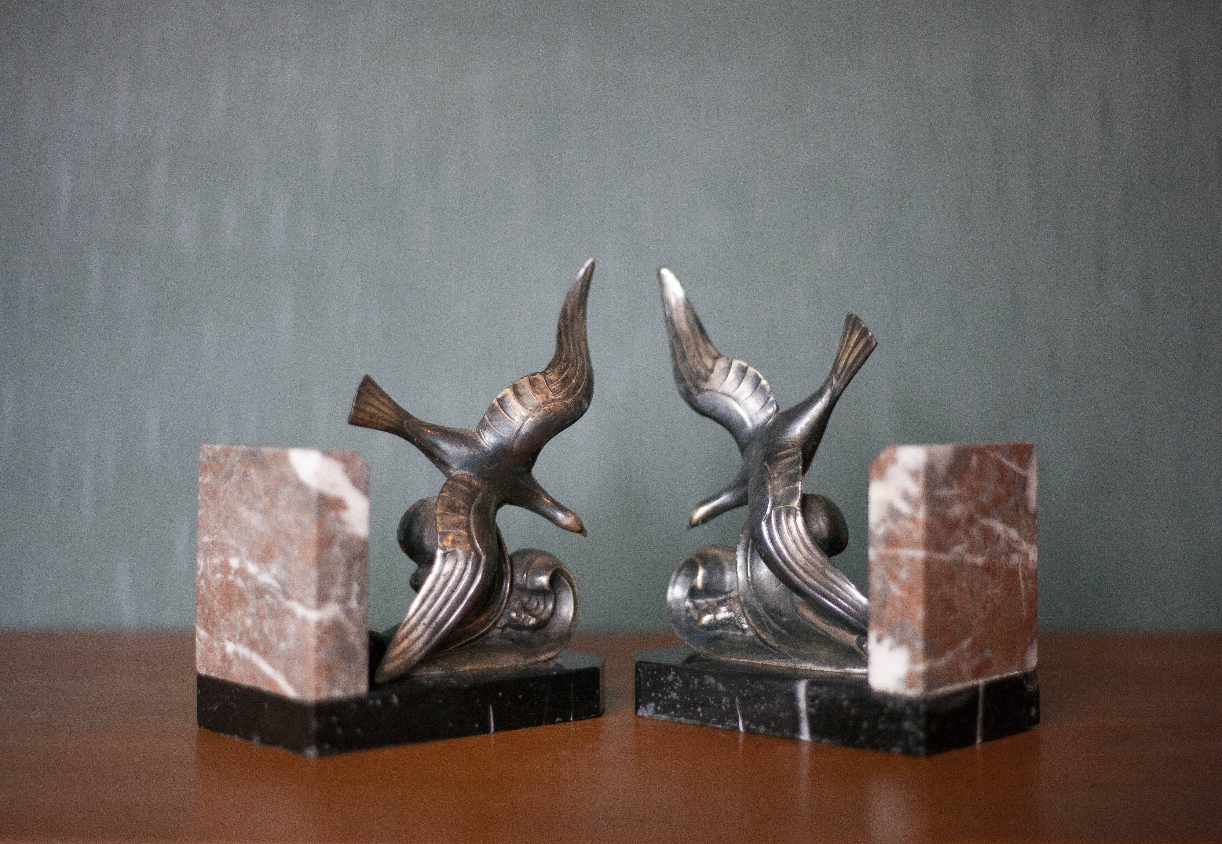 Pair of art deco seagull bookends in regulates and marble, bookcase, desk