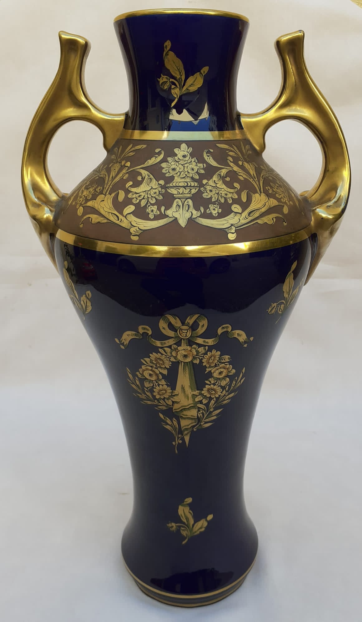 Vase en porcelaine de Tours