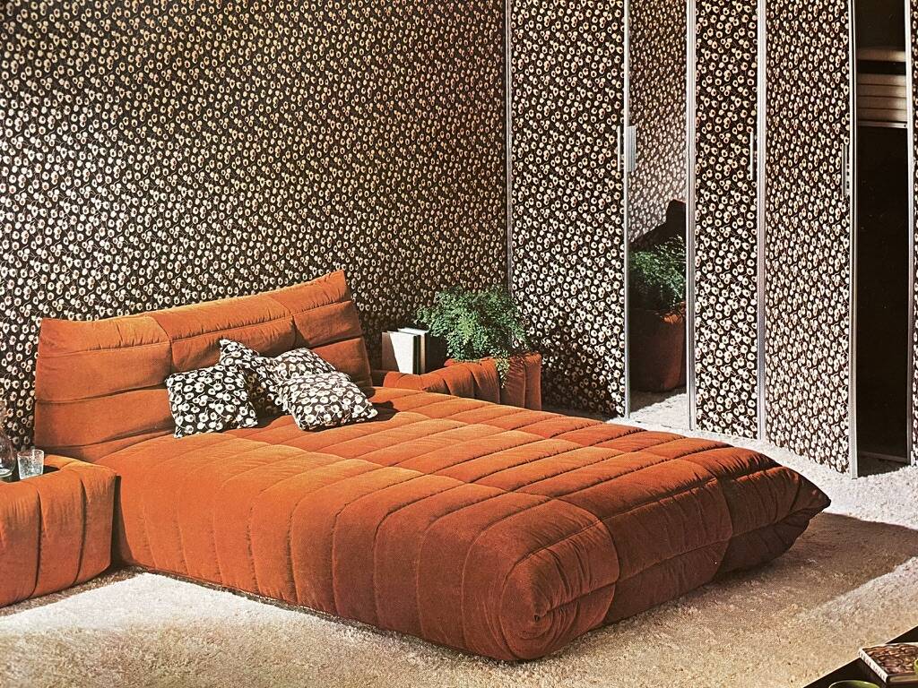Original Togo velvet bed by Michel Ducaroy for Ligne Roset, 1970s