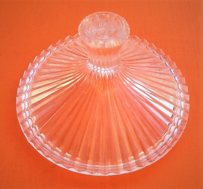 Années 1950   Pot couvert   Drageoir / Bonbonnière  Verre taillé et ciselé