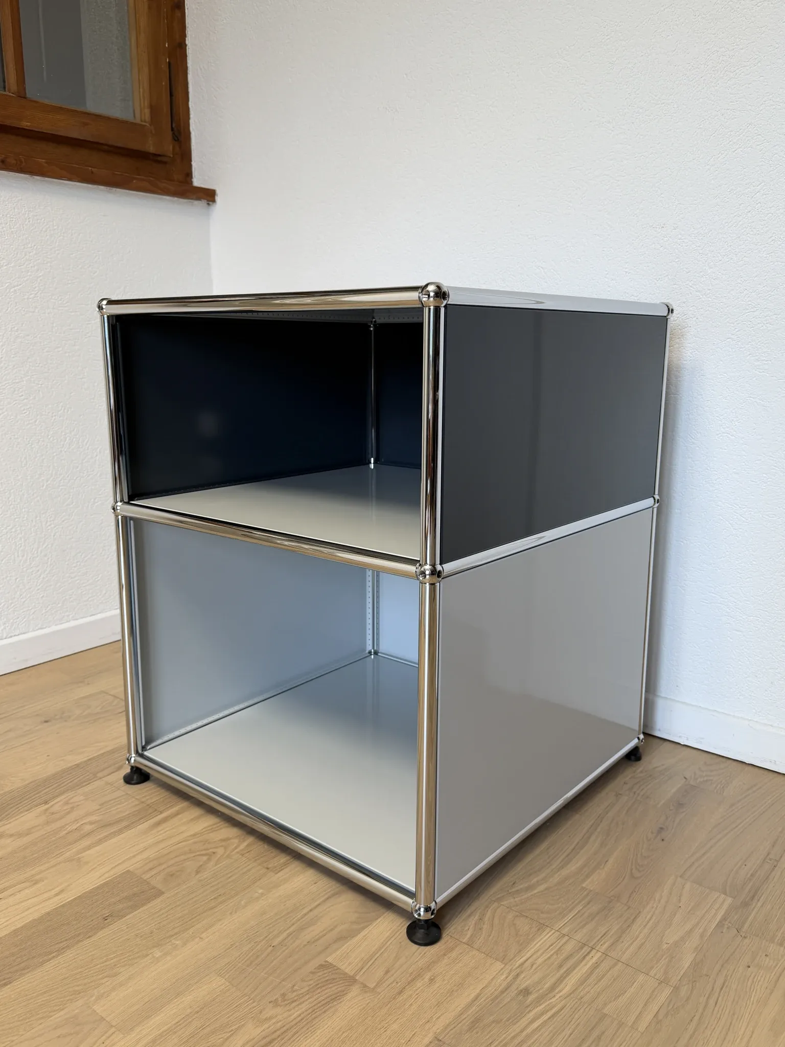 Meuble d’appoint USM Haller en Gris Clair et Gris Anthracite