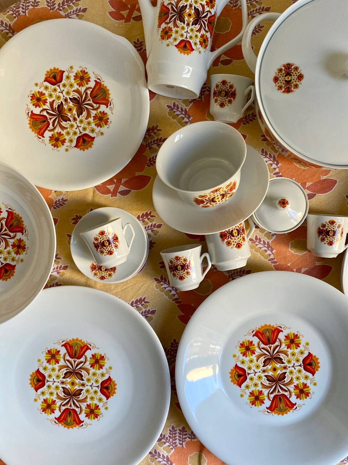 Seventies porcelain service